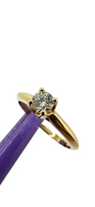 Bague avec diamant solitaire de ,30 carat