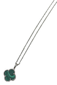 Chaîne et pendentif
